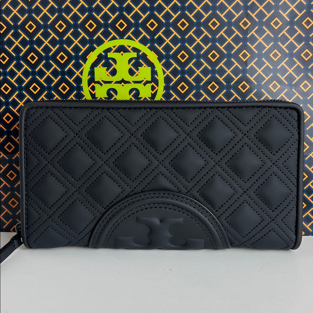 NWT Tory Burch FLEMING SOFT MATTE ZIP CONTINENTAL WALLET